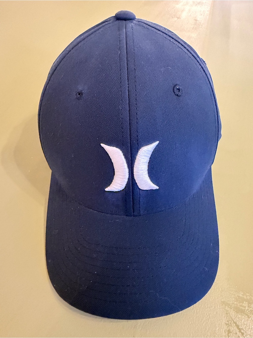 Hurley Flex-fit Navy Cap with White Crescent Logo. S//M